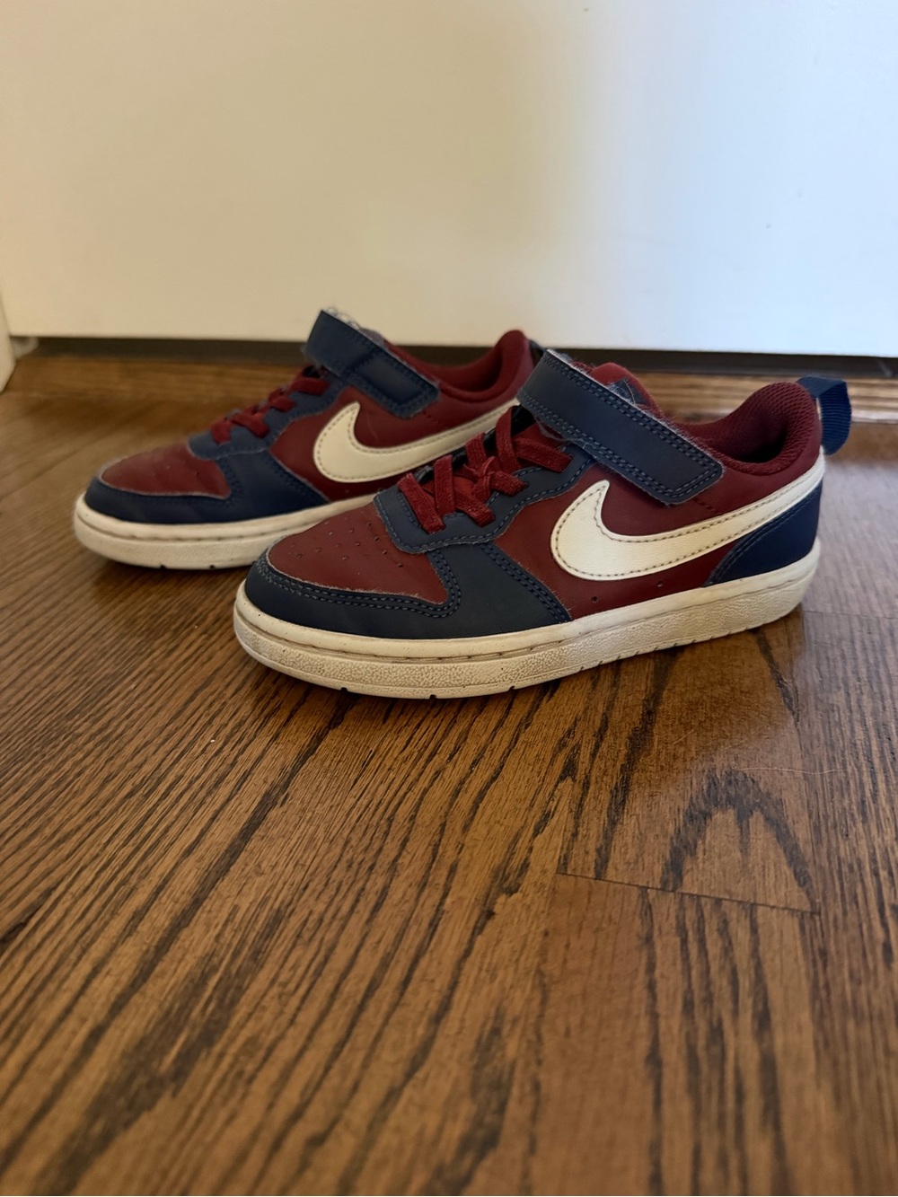 Boys Red and Navy Low-Top Nike Sneakers - Sz 11